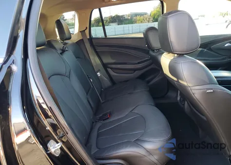 2017 Buick Envision Essence z USA, uszkodzony, nr VIN LRBFXDSA1HD027052